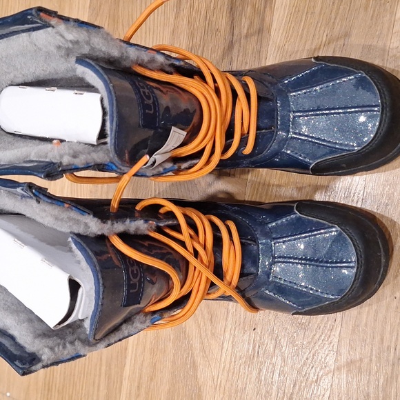 Uggs kids boys boots - Picture 2 of 5